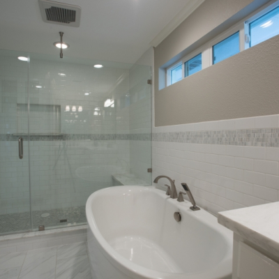 Hedwig Village Shower and tub