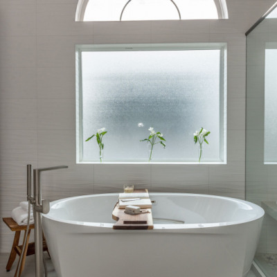Vick-Greater-Uptown-Master-Bath-Tub